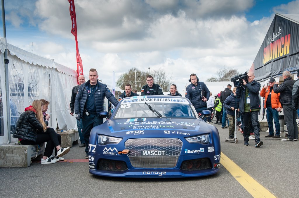 Lasse Sørensen skubbes op til pit
(Foto: Stefan Mehl-Ludvigsen)